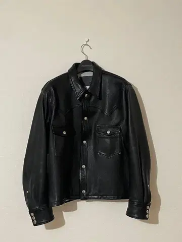 The Letters 숏 가죽 자켓 -GOAT SKIN-