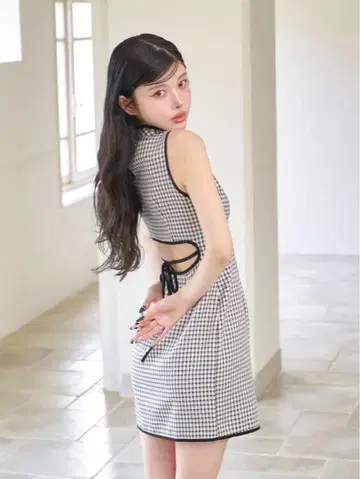 [ 새상품 미사용 ] 허리 오픈 체크 미니 원피스