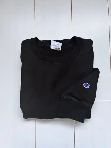 Champion 블랙 크루넥 맨투맨