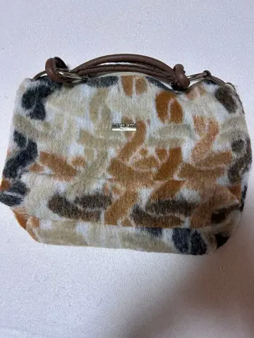 테레사 감비 멀티 컬러 퍼 핸드백