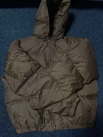 브라운 다운 자켓 후드 부착 짧은 기장