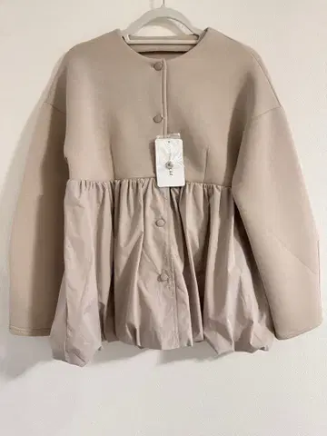 택 포함 새상품 밑단 벌룬 디자인 자켓