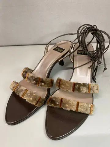 히미코 퍼 스트랩 힐 샌들 24.5cm