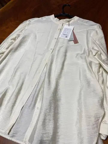 미사용 새상품 아이보리 스탠드 카라 긴팔 셔츠
