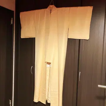 새상품 기모노 이중 기모노 옅은 베이지 크림색 무지 동일 컬러 자수 무늬