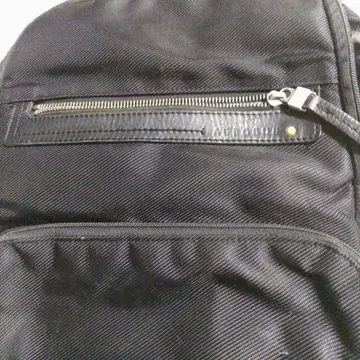 심플 블랙 백팩