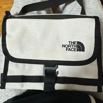 THE NORTH FACE 숄더백 화이트/블랙