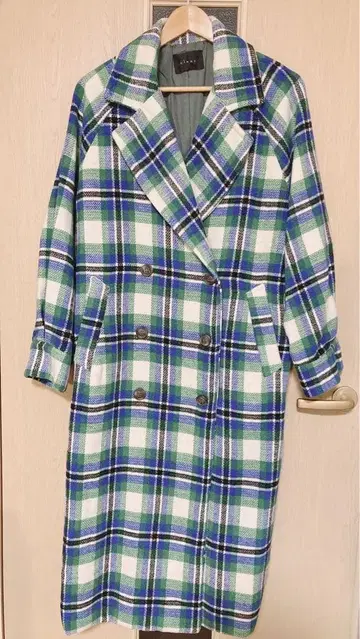 그린과 파랑 체크 무늬 더블 브레스트 코트