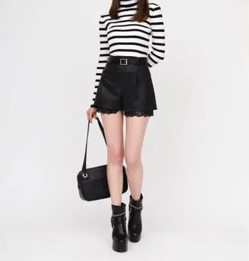 로얄 파티 벨트 부착 레이스 헴 인조 가죽 숏팬츠