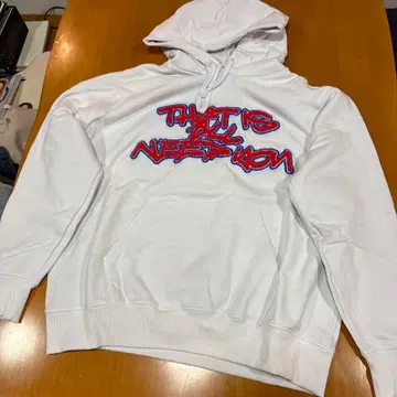 화이트 후드 부착 후드티 그래픽