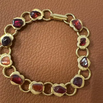 골드 하트형 홍차 보석 팔찌