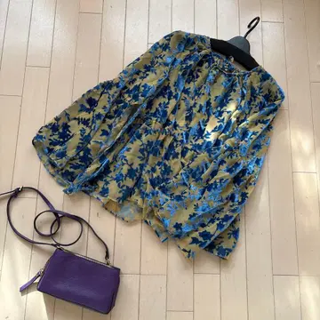 sale 새상품 보타니컬 자카드 벨 슬리브 시어 셔츠 배송비 포함