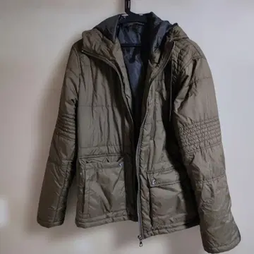 유니클로 올리브색 XL 사이즈 다운 자켓