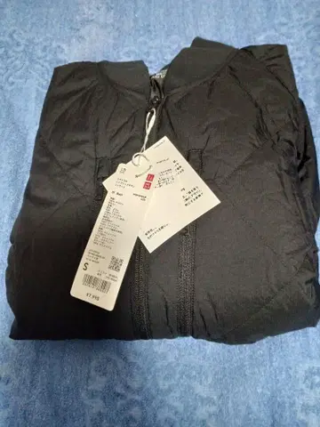 유니클로 화이트 마운티니어링 리사이클 하이브리드 다운 자켓 블랙 S