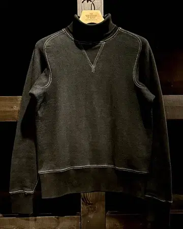 새상품급 쿠시맨 터틀넥 맨투맨 M 프리덤 슬리브