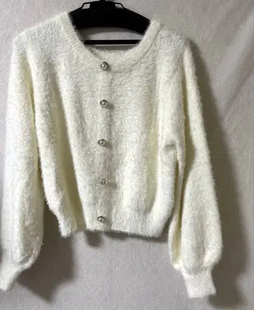 택 포함 새상품 펄 버튼 샤기 니트 가디건풍 상의 화이트 L