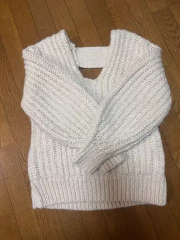 [ 새상품 ] FRAY I.D 오프숄더 니트 스웨터