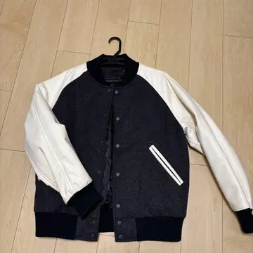 유니클로 바시티 자켓