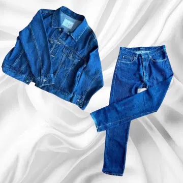 데님 자켓과 청바지 세트