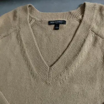 바나나 리퍼블릭 카멜 V넥 스웨터