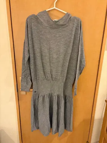 LACOSTE 그레이 울 긴팔 무릎 기장 원피스 38