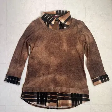 브라운 체크 무늬 니트