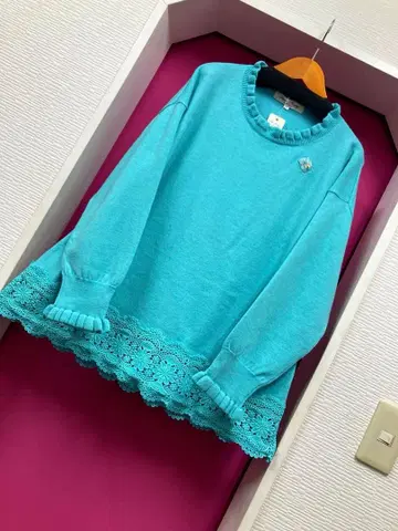 슈퍼 뷰티 소매 하늘하늘 밑단 레이스 디자인 튜닉 부드러운 니트