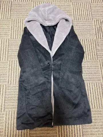 후드 부착 그레이 계열 롱 코트 M