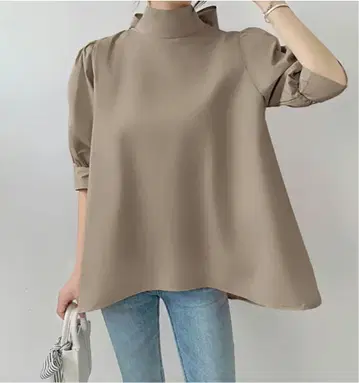 브라운 하이넥 리본 포함 상의