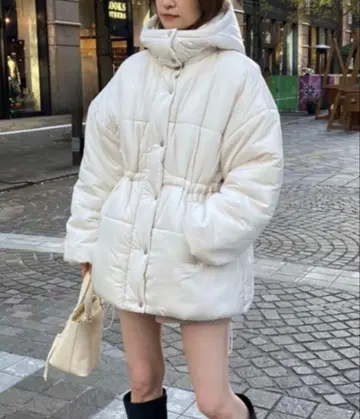 나이스 클라우프 화이트 후드 부착 다운 자켓