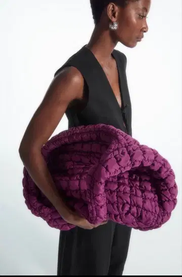 COS 오버 사이즈 퀼트 숄더백 버건디 새상품급