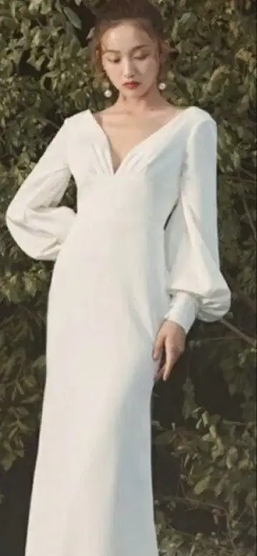 화이트 웨딩 드레스 V넥 퍼프 슬리브