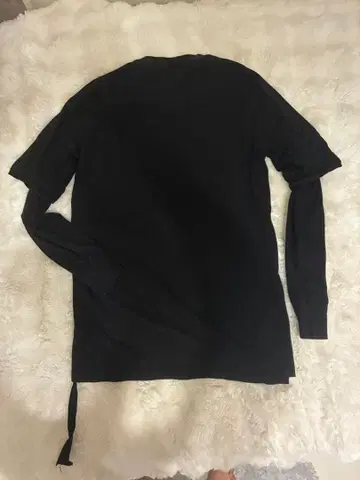 블랙 긴팔 티셔츠 슬릿 포함