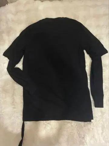 블랙 긴팔 티셔츠 슬릿 포함