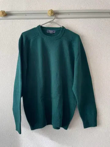 다크 그린 스웨터