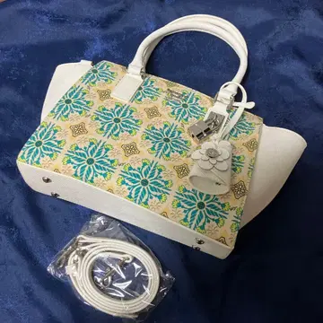 새상품 사만다 타바사 핸드백 숄더백 화이트 계열 x 그린 계열 꽃무늬