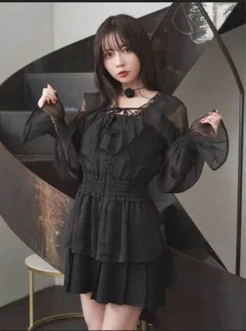 프릴 시어 블라우스 블랙 EATME 이토미