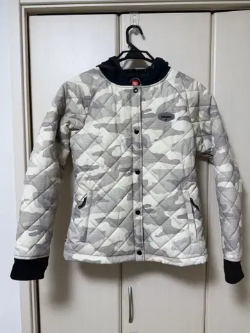 686 SIXEIGHTSIX 카모플라쥬 다운 자켓