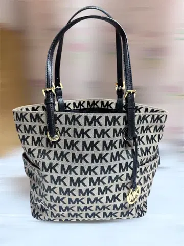 MK 로고 프린트 토트백