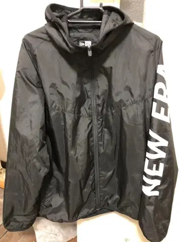 NEW ERA 블랙 나일론 자켓