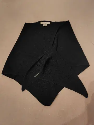 새상품급 THROW (슬로우) 울 트라이앵글 니트 스카프