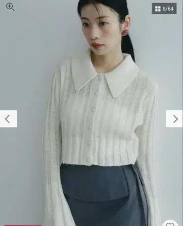 러그넘문 화이트 니트 스웨터 카라 부착 버튼 부착