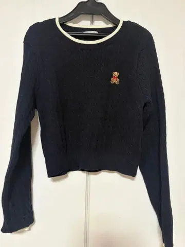 INGNI 네이비 케이블 짜임 긴팔 스웨터 곰 자수