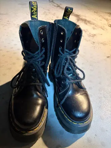 [ 오늘까지 ] 닥터마틴 8홀 부츠 UK3