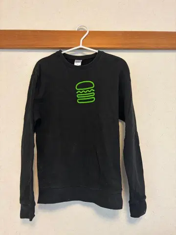 쉐이크쉑 블랙 맨투맨 M 하버거 로고