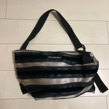 새상품급 카오파오슈 스트라이프 변형 숄더백 블랙 그레이