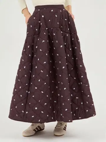 emmi 플라워 자수 퀼팅 스커트