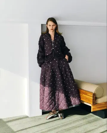 emmi 플라워 자수 퀼팅 스커트