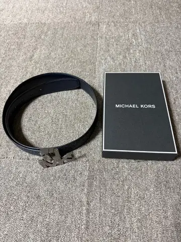 MICHAEL KORS 네이비 MK 로고 벨트