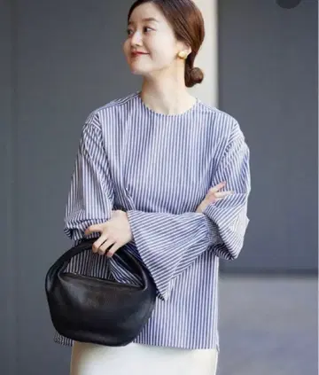 이에나 노카라 블라우스